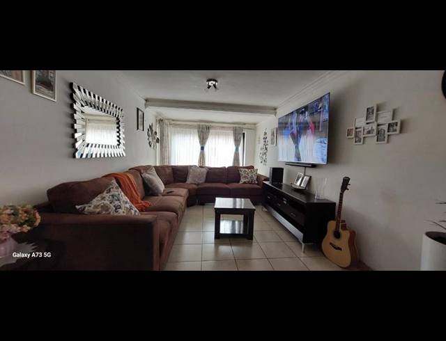 2 BEDROOM TOWNHOUSE FOR SALE IN THERESA PARK